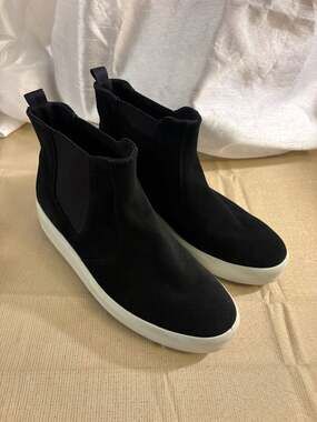 ECCO Women's Soft 9 II Black Suede Chelsea Boot Sneakers